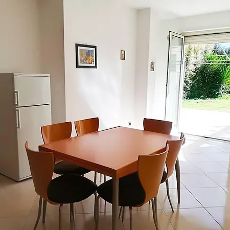 Casa Iside In Apartamento *